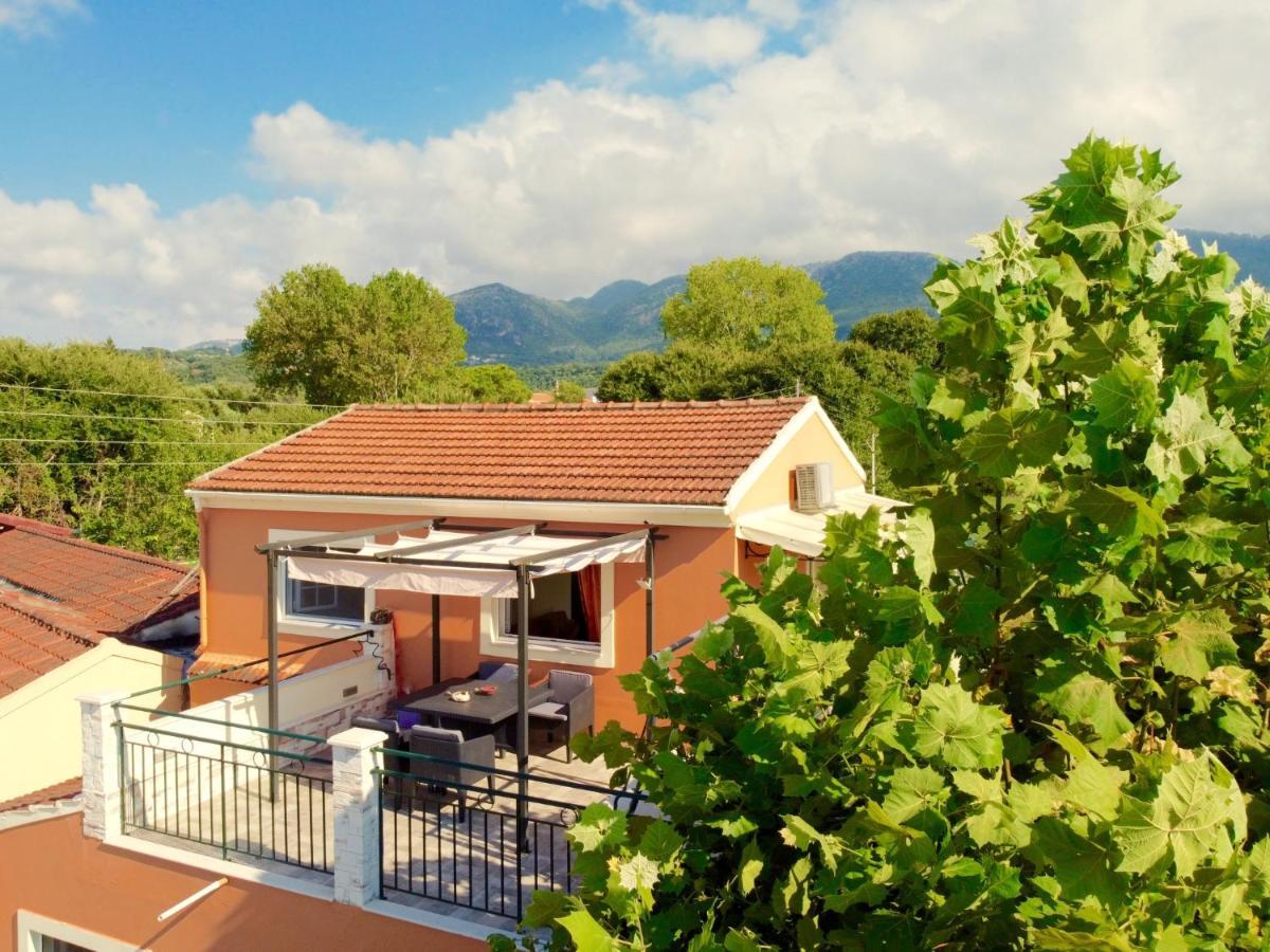 Asteraki Poolside Apartment By Dadovillas アカラヴィ エクステリア 写真