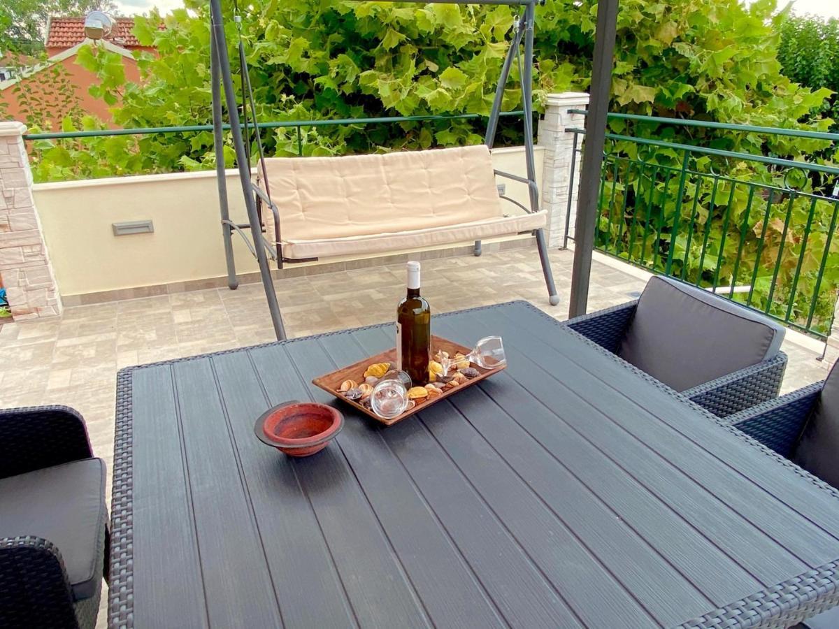 Asteraki Poolside Apartment By Dadovillas アカラヴィ エクステリア 写真