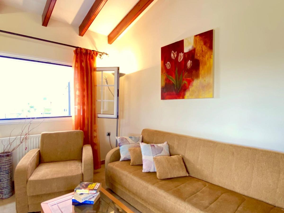Asteraki Poolside Apartment By Dadovillas アカラヴィ エクステリア 写真